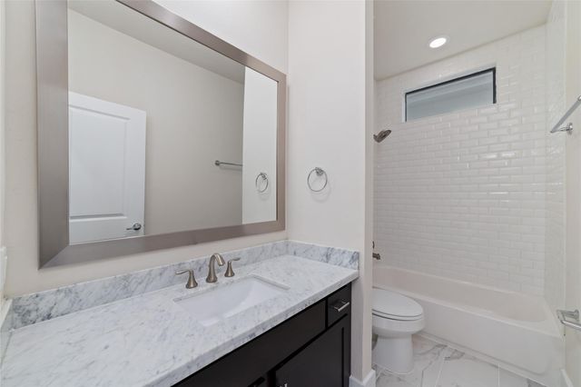 1917 W 15th Street A, Houston, TX 77008