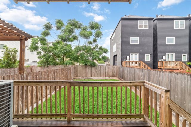 1917 W 15th Street A, Houston, TX 77008