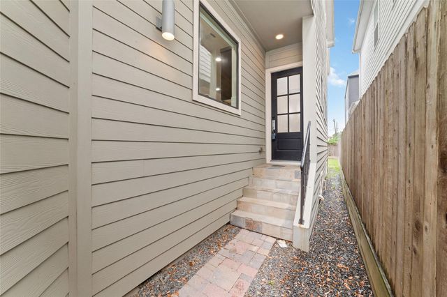 1917 W 15th Street A, Houston, TX 77008
