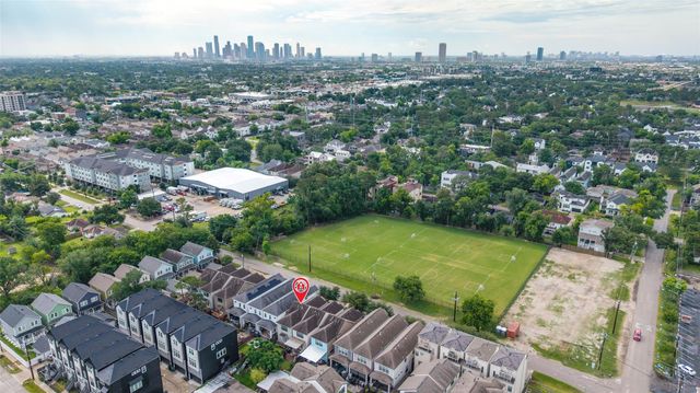 1917 W 15th Street A, Houston, TX 77008