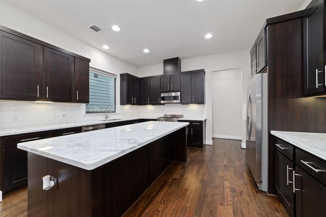 1917 W 15th Street A, Houston, TX 77008