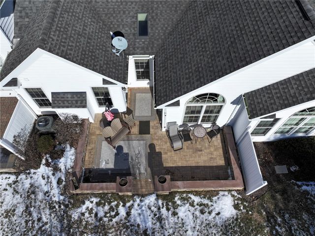 408 Independence Ln 211, Economy, PA 15042