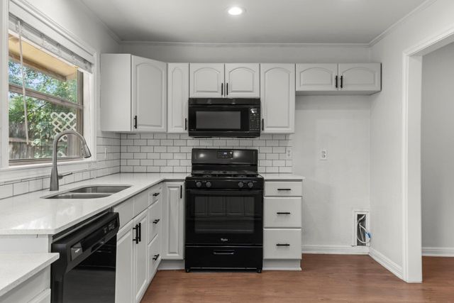 10408 Firethorn LN, Austin, TX 78750