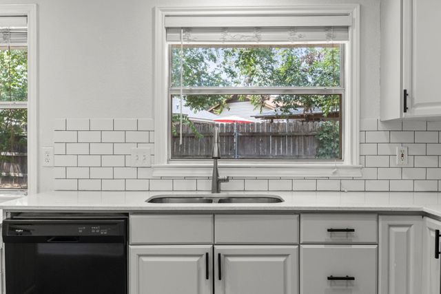 10408 Firethorn LN, Austin, TX 78750