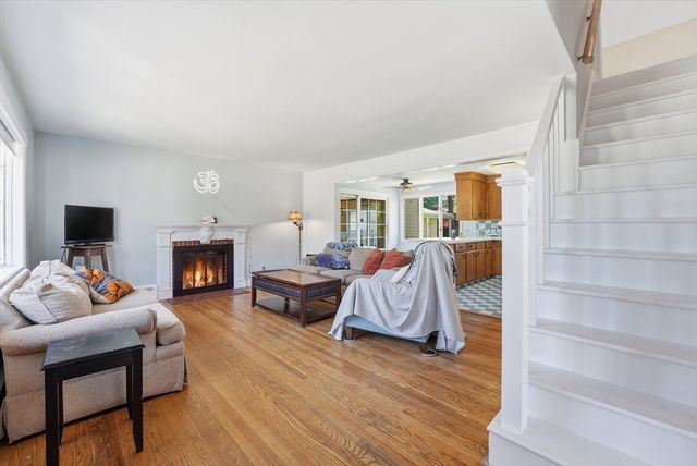 375 River Rd, Agawam, MA 01001