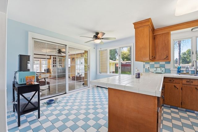 375 River Rd, Agawam, MA 01001