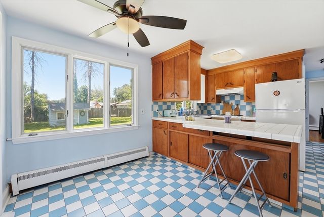 375 River Rd, Agawam, MA 01001