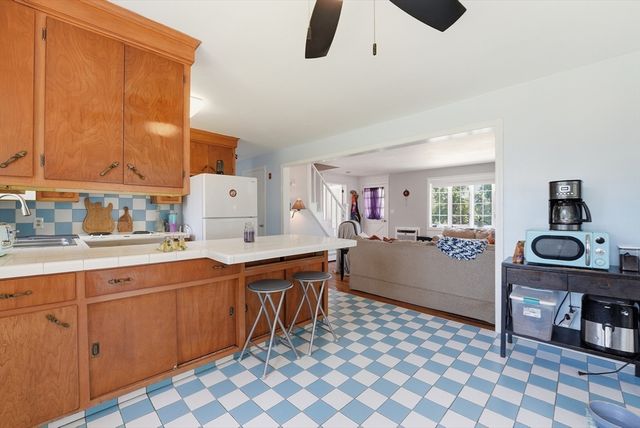 375 River Rd, Agawam, MA 01001