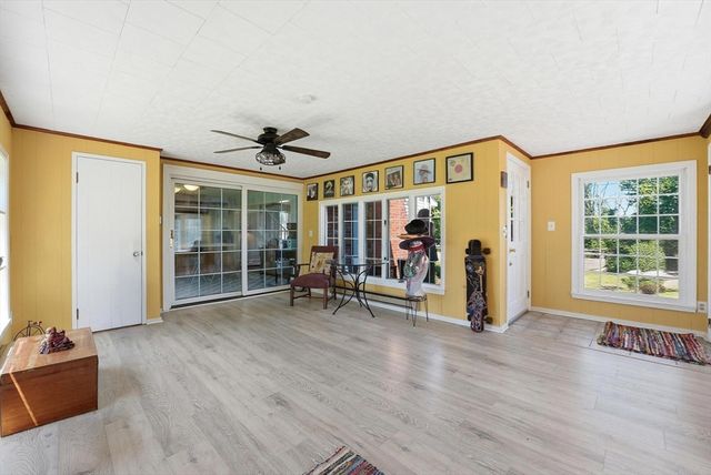 375 River Rd, Agawam, MA 01001