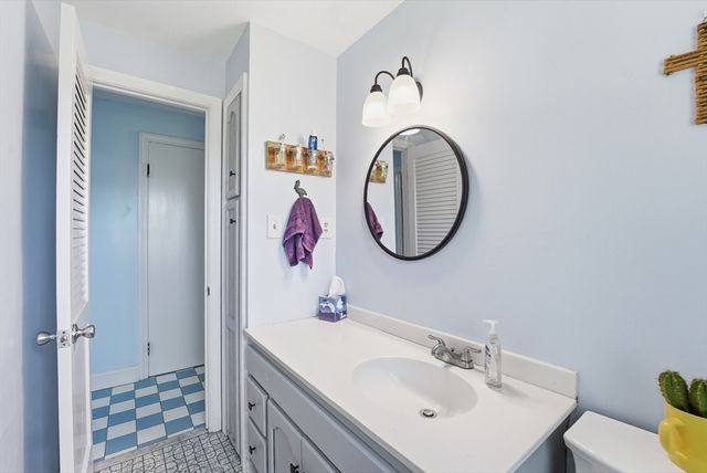 375 River Rd, Agawam, MA 01001
