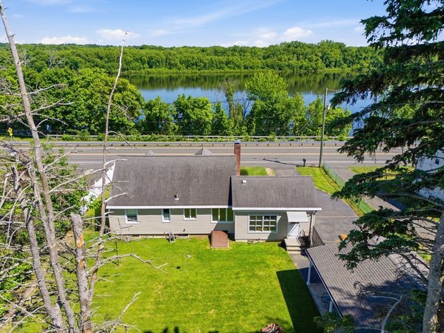 375 River Rd, Agawam, MA 01001