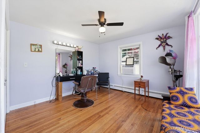 375 River Rd, Agawam, MA 01001