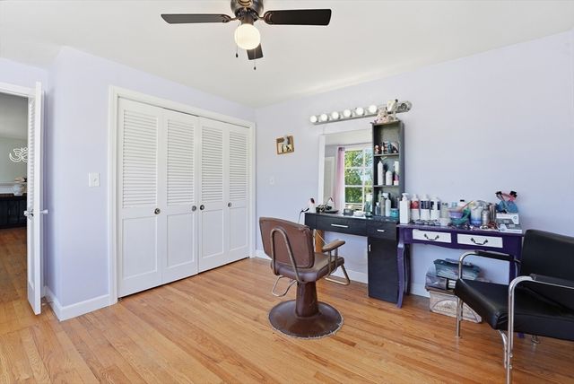 375 River Rd, Agawam, MA 01001
