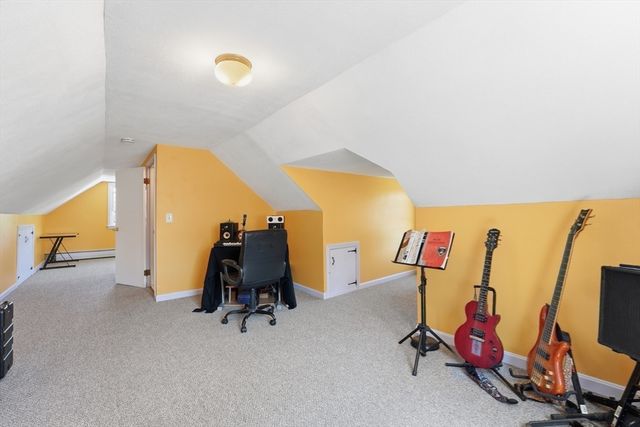 375 River Rd, Agawam, MA 01001