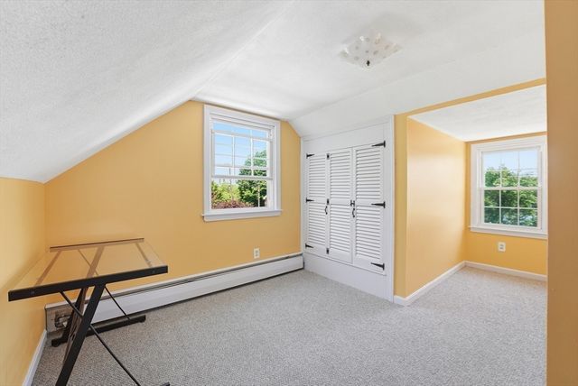 375 River Rd, Agawam, MA 01001