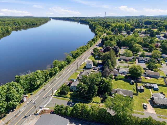 375 River Rd, Agawam, MA 01001