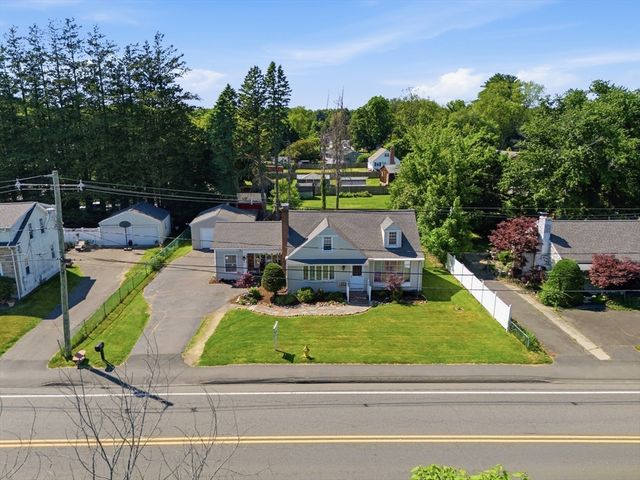 375 River Rd, Agawam, MA 01001
