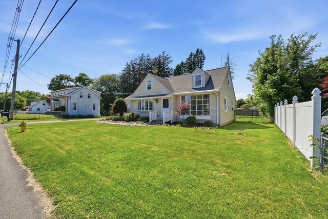 375 River Rd, Agawam, MA 01001
