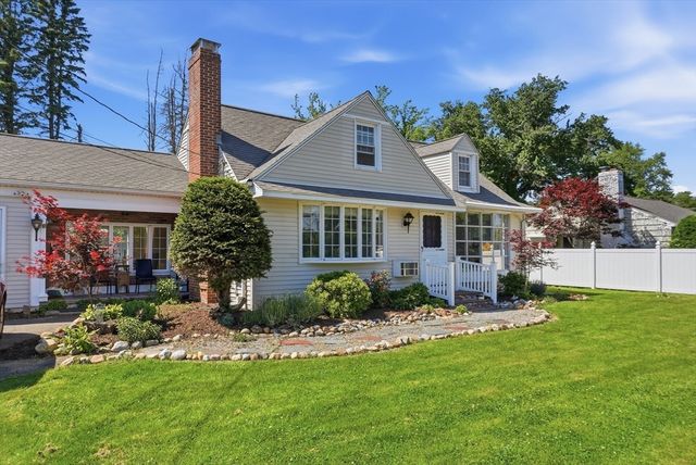 375 River Rd, Agawam, MA 01001