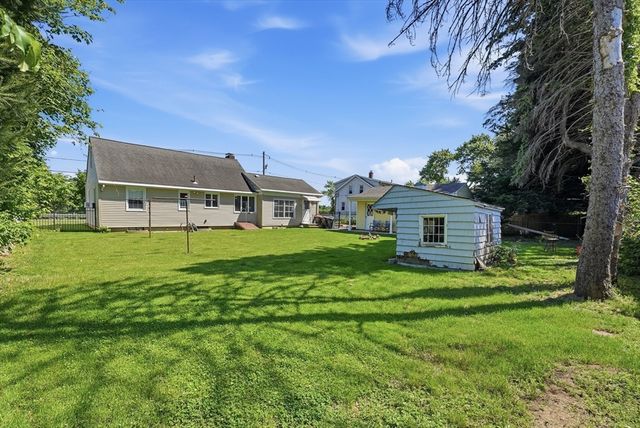375 River Rd, Agawam, MA 01001