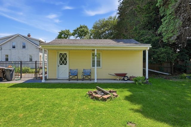 375 River Rd, Agawam, MA 01001