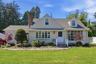 375 River Rd, Agawam, MA 01001