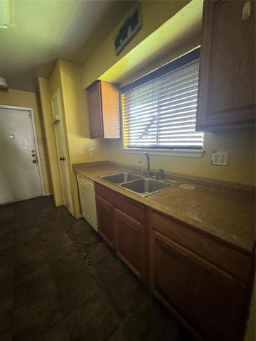 8028 Sands Points A, Houston, TX 77036