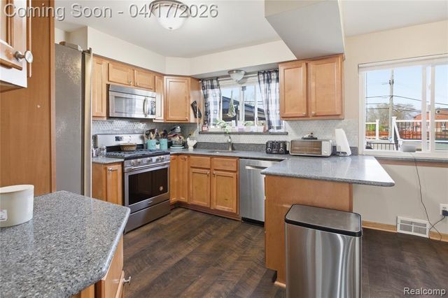 17312 Midway Avenue, Allen Park, MI 48101