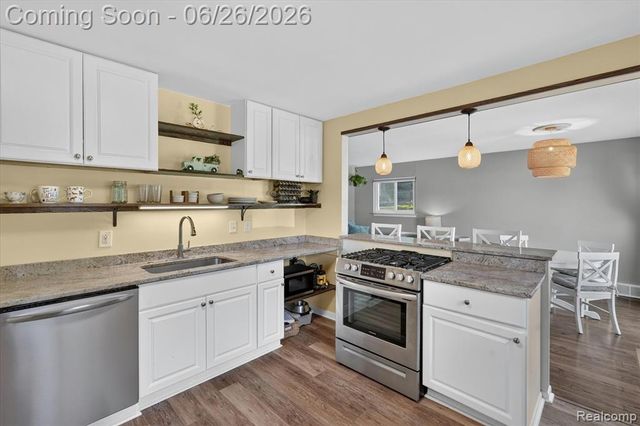 852 Manor Drive, Milford, MI 48381