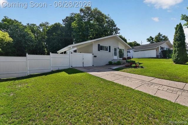 852 Manor Drive, Milford, MI 48381