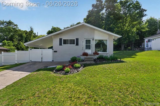 852 Manor Drive, Milford, MI 48381