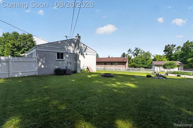 852 Manor Drive, Milford, MI 48381