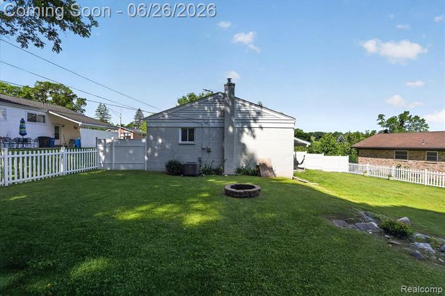 852 Manor Drive, Milford, MI 48381