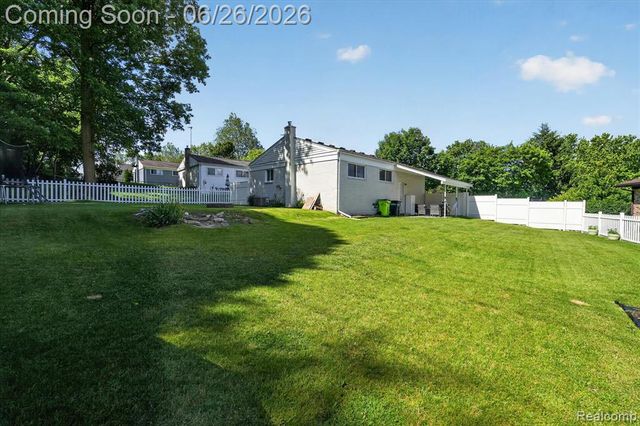 852 Manor Drive, Milford, MI 48381