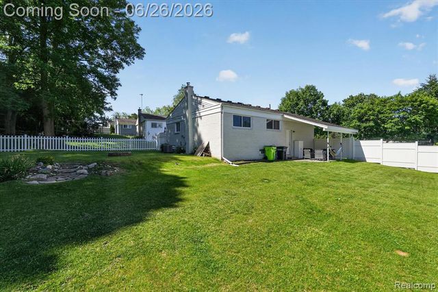 852 Manor Drive, Milford, MI 48381