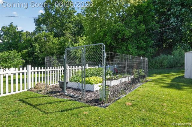 852 Manor Drive, Milford, MI 48381