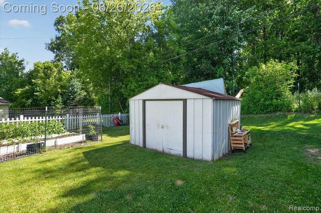 852 Manor Drive, Milford, MI 48381