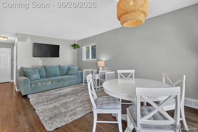 852 Manor Drive, Milford, MI 48381