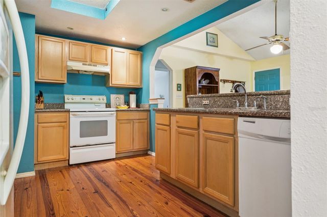 8006 N TEMPLE PLACE, Tampa, FL 33617