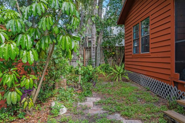 8006 N TEMPLE PLACE, Tampa, FL 33617