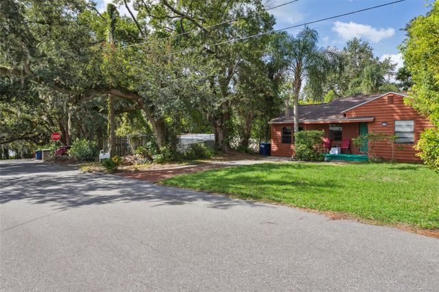 8006 N TEMPLE PLACE, Tampa, FL 33617