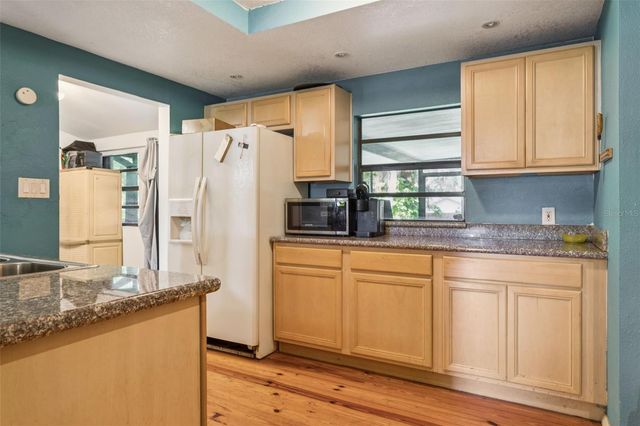 8006 N TEMPLE PLACE, Tampa, FL 33617