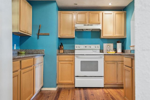 8006 N TEMPLE PLACE, Tampa, FL 33617