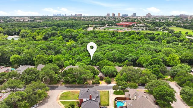 8710 Sanshire Avenue, Dallas, TX 75231