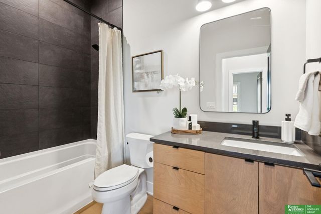 21056 Joseph Street, Elkhorn, NE 68022