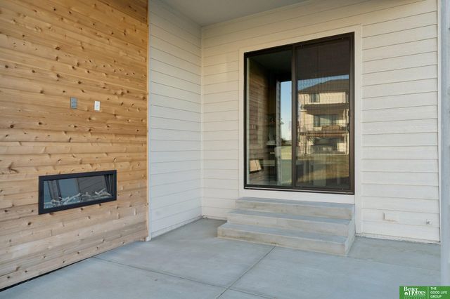 21056 Joseph Street, Elkhorn, NE 68022