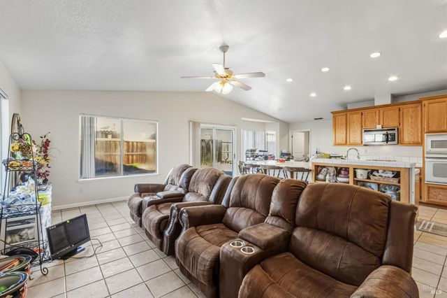 6996 Mortara Ct, Vallejo, CA 94591