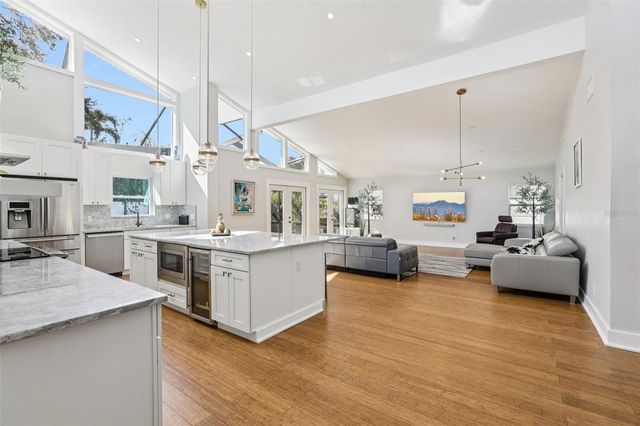 4204 W JETTON AVENUE, Tampa, FL 33629