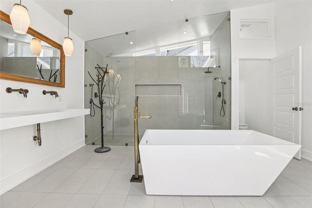 4204 W JETTON AVENUE, Tampa, FL 33629