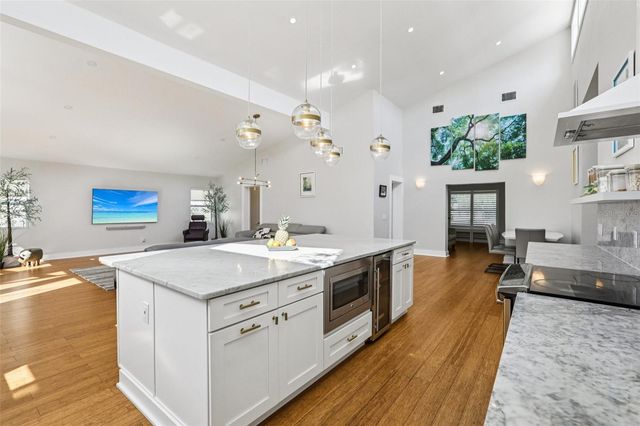 4204 W JETTON AVENUE, Tampa, FL 33629